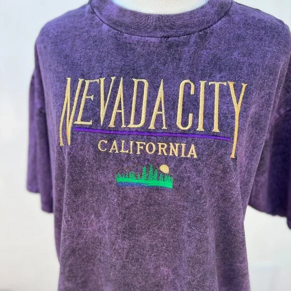 Vintage 90s Nevada City California Purple Acid Wash Gold Embroidered T-Shirt XL - Picture 8 of 15